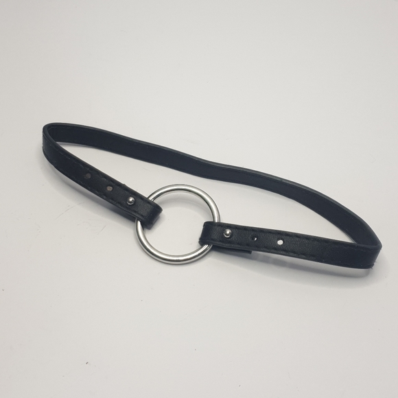 Jewelry - Front open Black vinyl choker with silver O ring